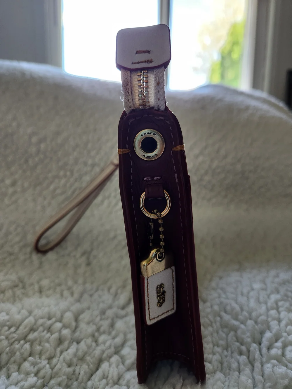 Coach 1941 White And Burgandy Leather Wristlet Or Crossbody - Picture 7 of 14